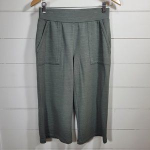 T by Talbots Olive Green Pull-on Capris UPF 50+ Athleisure Pants Women's…